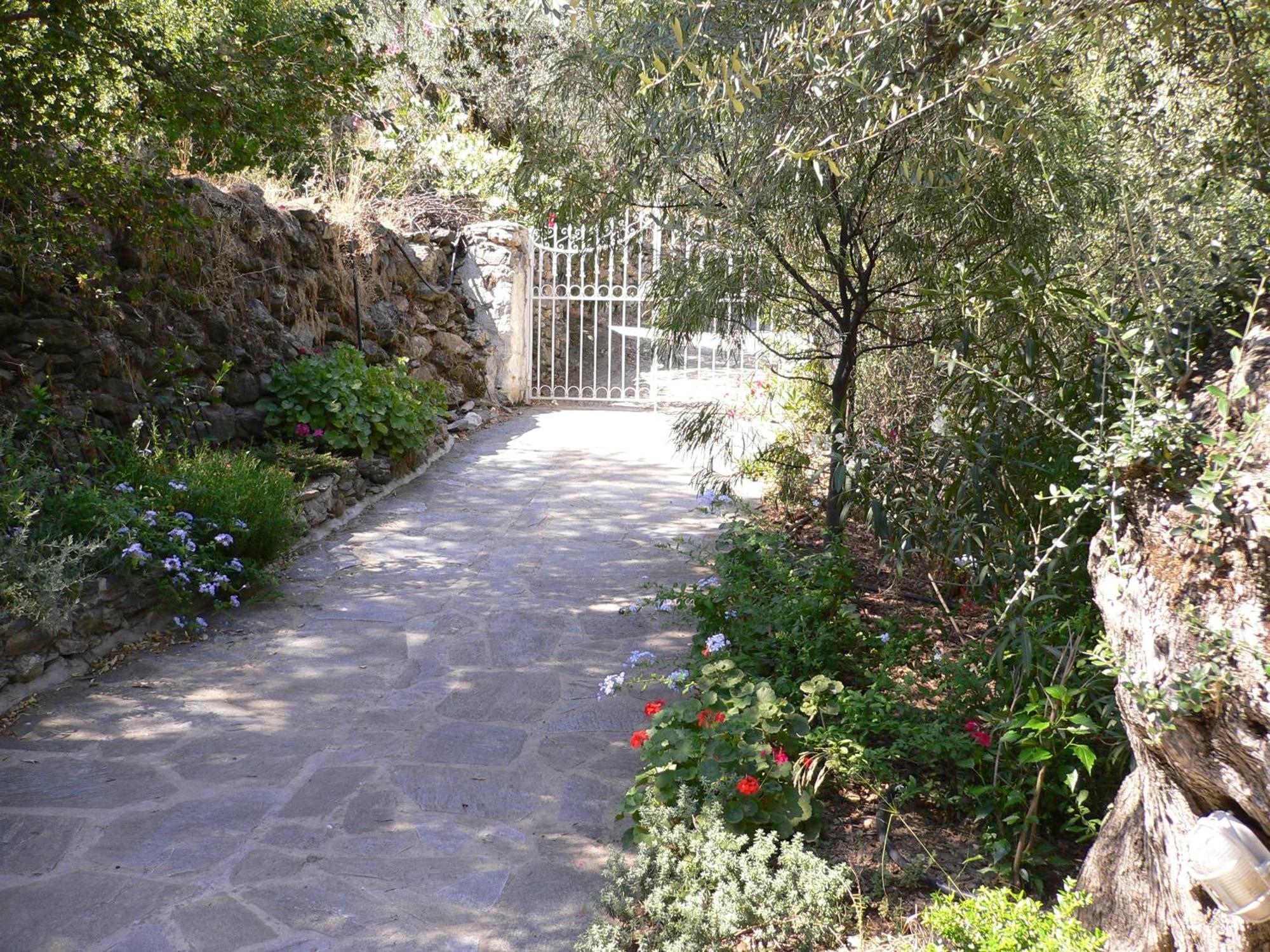 Studios Kyparissi & Spa Tirós Buitenkant foto
