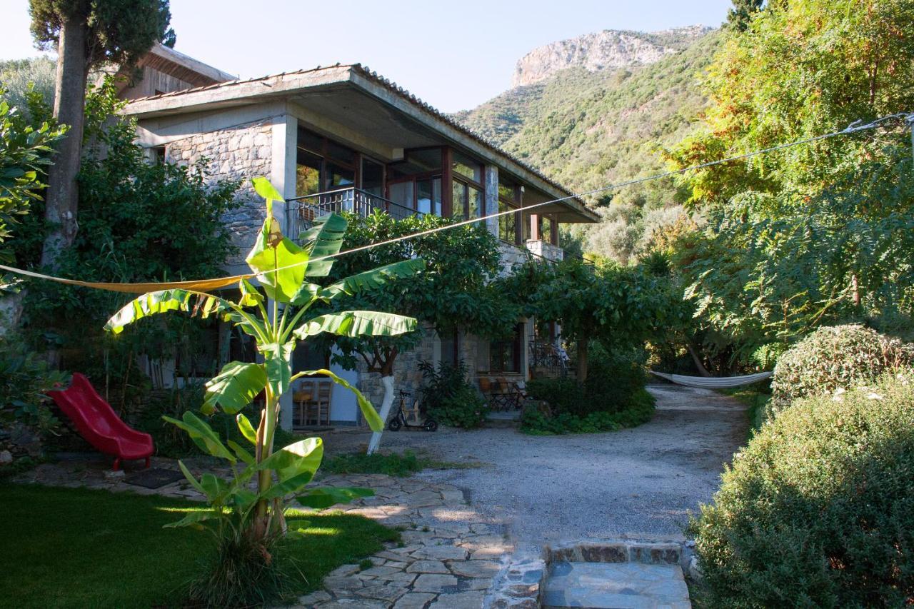 Studios Kyparissi & Spa Tirós Buitenkant foto