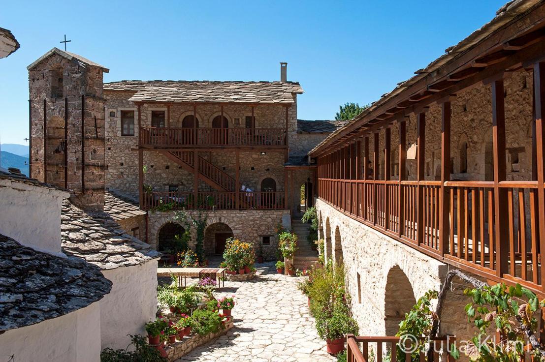Studios Kyparissi & Spa Tirós Buitenkant foto